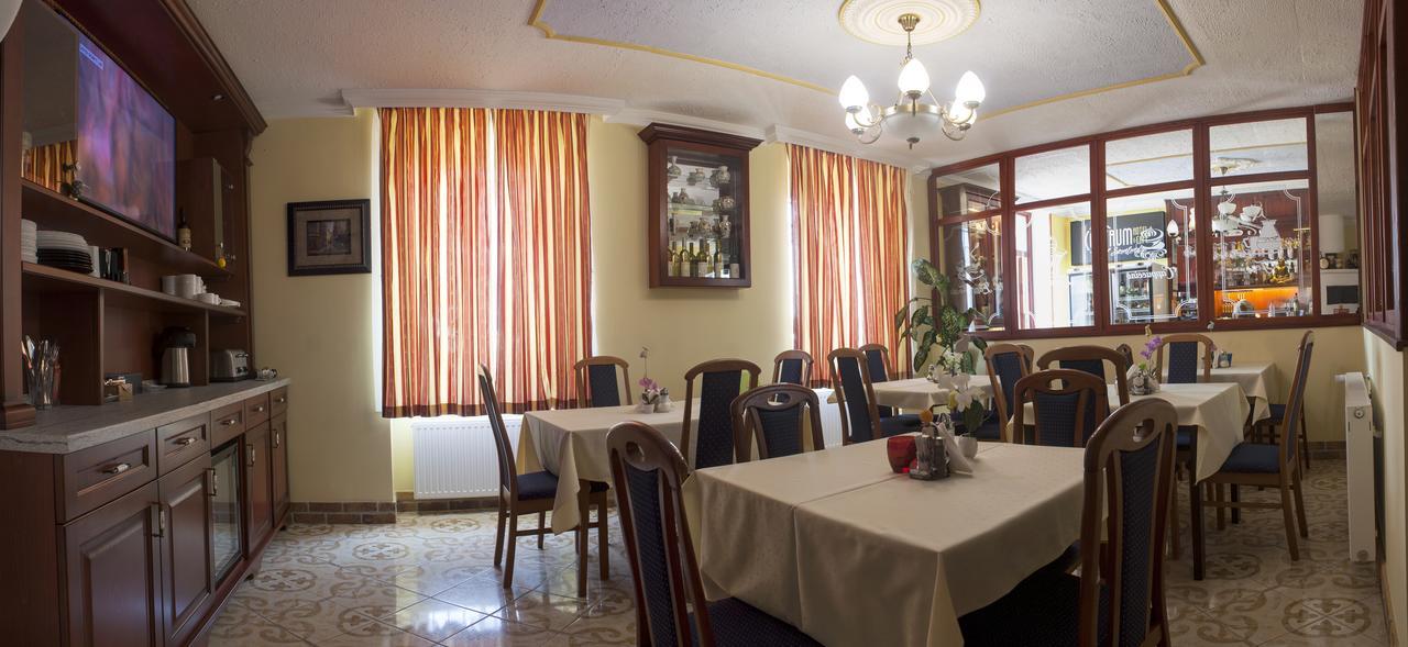 Centrum Panzio Szentendre Luaran gambar