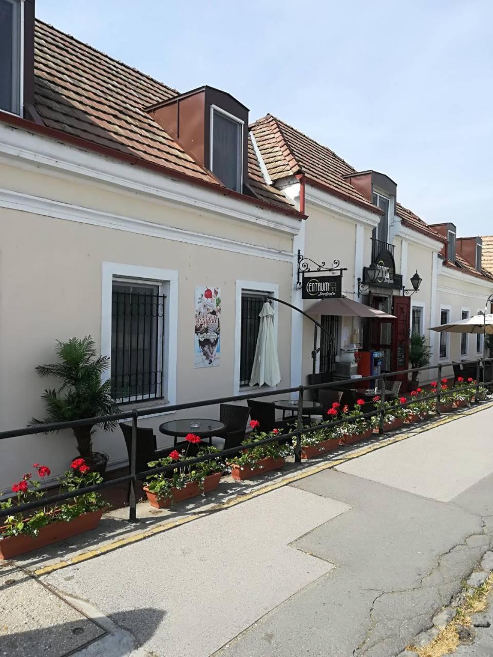 Centrum Panzio Szentendre Luaran gambar